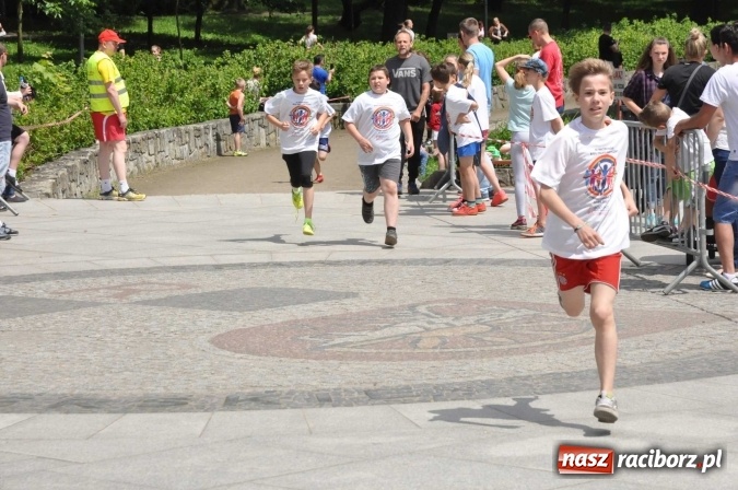 Zdjęcie w galerii na portalu naszraciborz.pl: Pół tysiąca dzieci i młodzieży na XI Biegu Profilaktycznym w parku im. Miasta Roth wiadomości z regionu