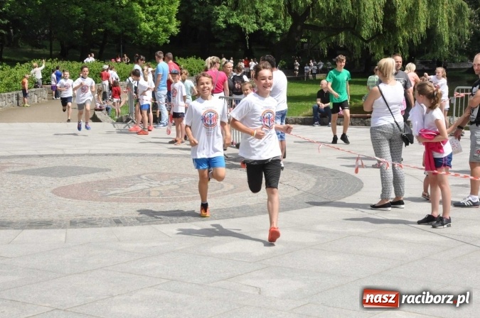 Zdjęcie w galerii na portalu naszraciborz.pl: Pół tysiąca dzieci i młodzieży na XI Biegu Profilaktycznym w parku im. Miasta Roth wiadomości z regionu