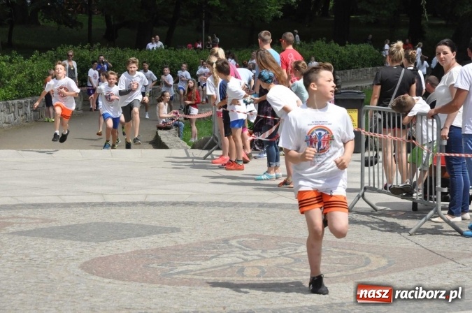 Zdjęcie w galerii na portalu naszraciborz.pl: Pół tysiąca dzieci i młodzieży na XI Biegu Profilaktycznym w parku im. Miasta Roth wiadomości z regionu