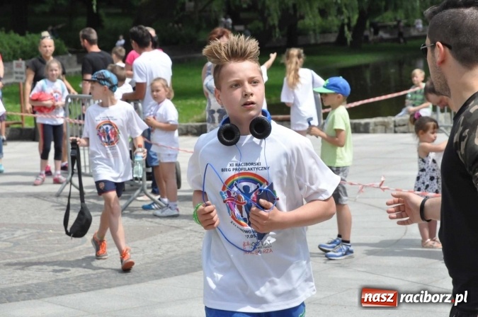 Zdjęcie w galerii na portalu naszraciborz.pl: Pół tysiąca dzieci i młodzieży na XI Biegu Profilaktycznym w parku im. Miasta Roth wiadomości z regionu
