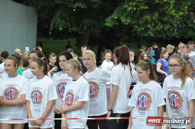 Zdjęcie w galerii na portalu naszraciborz.pl: Pół tysiąca dzieci i młodzieży na XI Biegu Profilaktycznym w parku im. Miasta Roth wiadomości z regionu