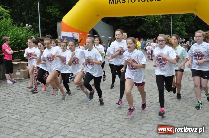 Zdjęcie w galerii na portalu naszraciborz.pl: Pół tysiąca dzieci i młodzieży na XI Biegu Profilaktycznym w parku im. Miasta Roth wiadomości z regionu