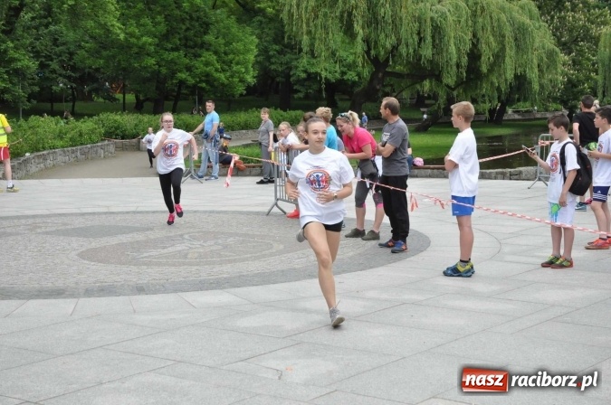 Zdjęcie w galerii na portalu naszraciborz.pl: Pół tysiąca dzieci i młodzieży na XI Biegu Profilaktycznym w parku im. Miasta Roth wiadomości z regionu