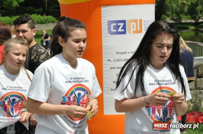 Zdjęcie w galerii na portalu naszraciborz.pl: Pół tysiąca dzieci i młodzieży na XI Biegu Profilaktycznym w parku im. Miasta Roth wiadomości z regionu