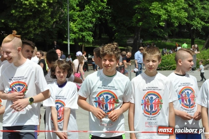 Zdjęcie w galerii na portalu naszraciborz.pl: Pół tysiąca dzieci i młodzieży na XI Biegu Profilaktycznym w parku im. Miasta Roth wiadomości z regionu