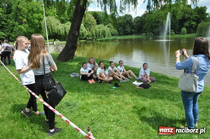 Zdjęcie w galerii na portalu naszraciborz.pl: Pół tysiąca dzieci i młodzieży na XI Biegu Profilaktycznym w parku im. Miasta Roth wiadomości z regionu