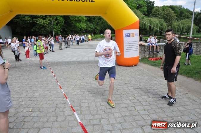 Zdjęcie w galerii na portalu naszraciborz.pl: Pół tysiąca dzieci i młodzieży na XI Biegu Profilaktycznym w parku im. Miasta Roth wiadomości z regionu