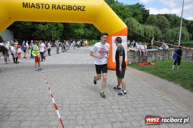 Zdjęcie w galerii na portalu naszraciborz.pl: Pół tysiąca dzieci i młodzieży na XI Biegu Profilaktycznym w parku im. Miasta Roth wiadomości z regionu