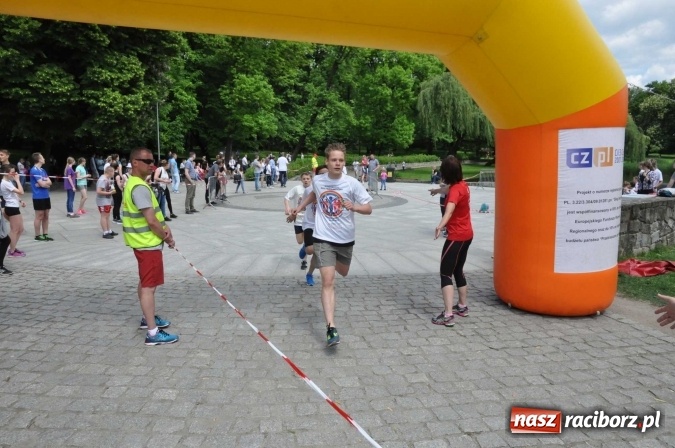 Zdjęcie w galerii na portalu naszraciborz.pl: Pół tysiąca dzieci i młodzieży na XI Biegu Profilaktycznym w parku im. Miasta Roth wiadomości z regionu