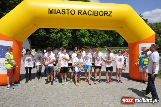 Zdjęcie w galerii na portalu naszraciborz.pl: Pół tysiąca dzieci i młodzieży na XI Biegu Profilaktycznym w parku im. Miasta Roth wiadomości z regionu