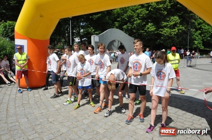 Zdjęcie w galerii na portalu naszraciborz.pl: Pół tysiąca dzieci i młodzieży na XI Biegu Profilaktycznym w parku im. Miasta Roth wiadomości z regionu