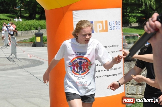 Zdjęcie w galerii na portalu naszraciborz.pl: Pół tysiąca dzieci i młodzieży na XI Biegu Profilaktycznym w parku im. Miasta Roth wiadomości z regionu