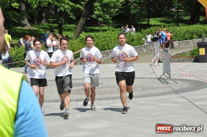 Zdjęcie w galerii na portalu naszraciborz.pl: Pół tysiąca dzieci i młodzieży na XI Biegu Profilaktycznym w parku im. Miasta Roth wiadomości z regionu