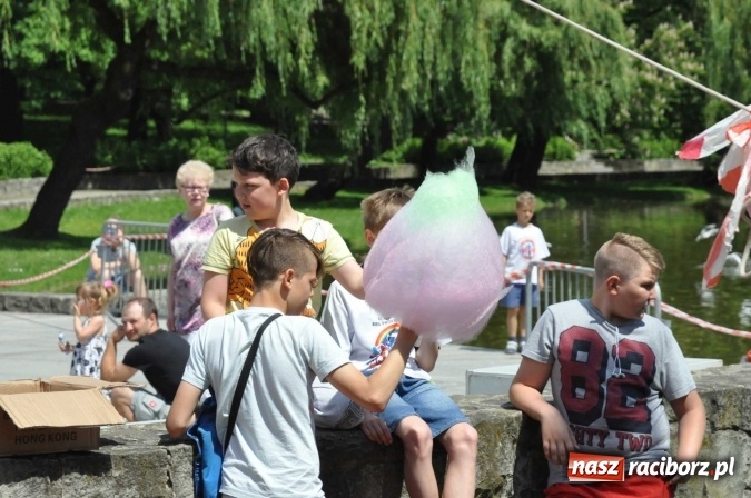 Zdjęcie w galerii na portalu naszraciborz.pl: Pół tysiąca dzieci i młodzieży na XI Biegu Profilaktycznym w parku im. Miasta Roth wiadomości z regionu