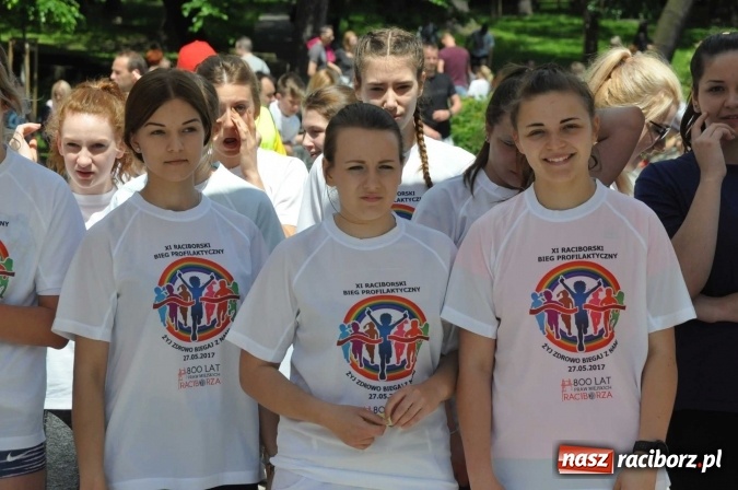 Zdjęcie w galerii na portalu naszraciborz.pl: Pół tysiąca dzieci i młodzieży na XI Biegu Profilaktycznym w parku im. Miasta Roth wiadomości z regionu
