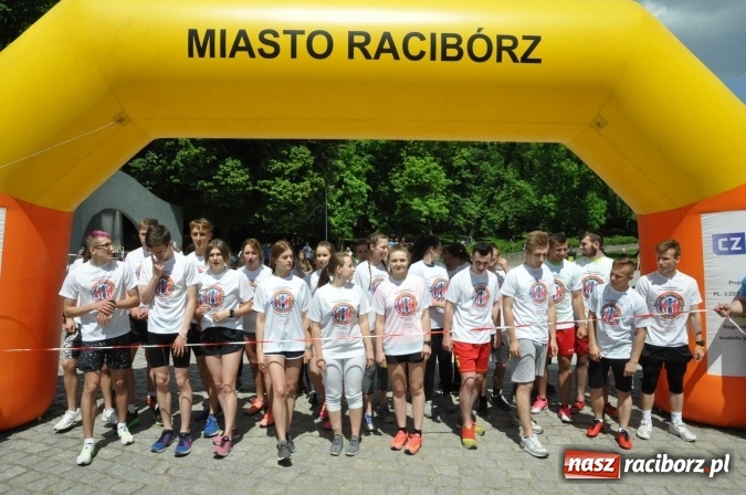 Zdjęcie w galerii na portalu naszraciborz.pl: Pół tysiąca dzieci i młodzieży na XI Biegu Profilaktycznym w parku im. Miasta Roth wiadomości z regionu