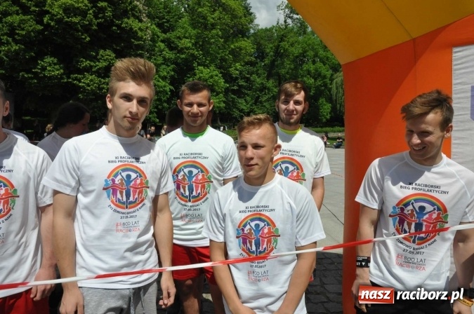 Zdjęcie w galerii na portalu naszraciborz.pl: Pół tysiąca dzieci i młodzieży na XI Biegu Profilaktycznym w parku im. Miasta Roth wiadomości z regionu