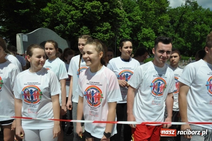 Zdjęcie w galerii na portalu naszraciborz.pl: Pół tysiąca dzieci i młodzieży na XI Biegu Profilaktycznym w parku im. Miasta Roth wiadomości z regionu