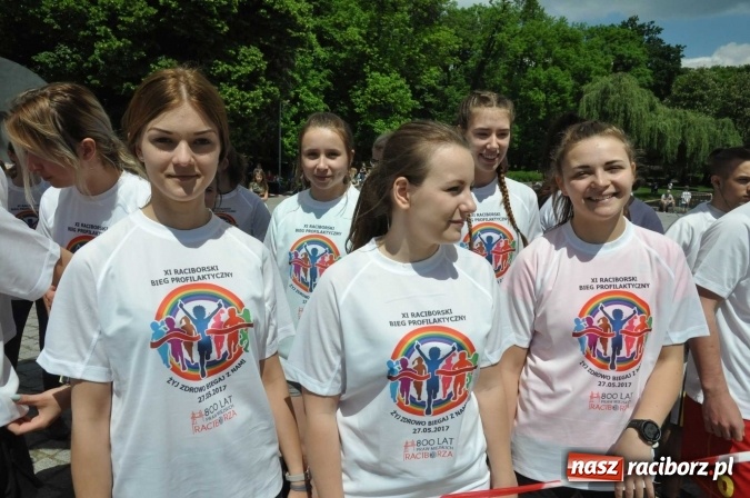 Zdjęcie w galerii na portalu naszraciborz.pl: Pół tysiąca dzieci i młodzieży na XI Biegu Profilaktycznym w parku im. Miasta Roth wiadomości z regionu