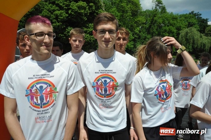 Zdjęcie w galerii na portalu naszraciborz.pl: Pół tysiąca dzieci i młodzieży na XI Biegu Profilaktycznym w parku im. Miasta Roth wiadomości z regionu