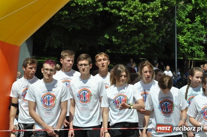 Zdjęcie w galerii na portalu naszraciborz.pl: Pół tysiąca dzieci i młodzieży na XI Biegu Profilaktycznym w parku im. Miasta Roth wiadomości z regionu