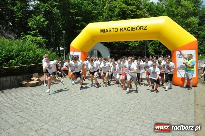 Zdjęcie w galerii na portalu naszraciborz.pl: Pół tysiąca dzieci i młodzieży na XI Biegu Profilaktycznym w parku im. Miasta Roth wiadomości z regionu