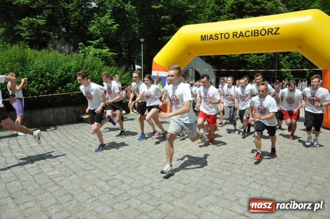Zdjęcie w galerii na portalu naszraciborz.pl: Pół tysiąca dzieci i młodzieży na XI Biegu Profilaktycznym w parku im. Miasta Roth wiadomości z regionu