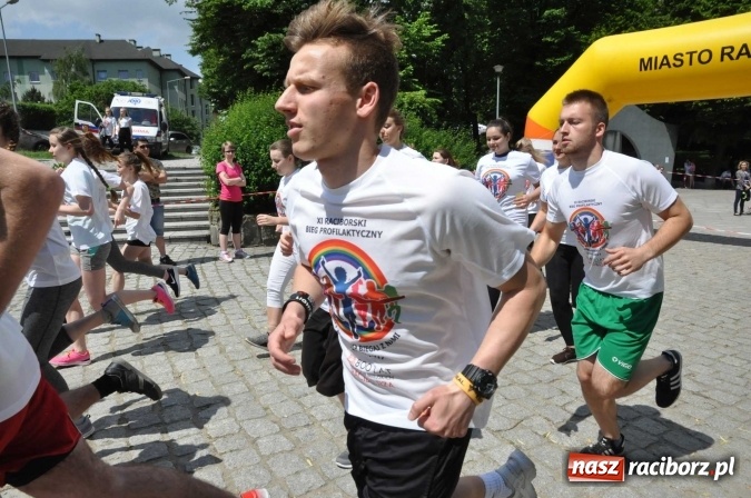 Zdjęcie w galerii na portalu naszraciborz.pl: Pół tysiąca dzieci i młodzieży na XI Biegu Profilaktycznym w parku im. Miasta Roth wiadomości z regionu
