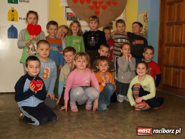 Zdjęcie w galerii na portalu naszraciborz.pl: Najmłodsi o miłości wiadomości z regionu