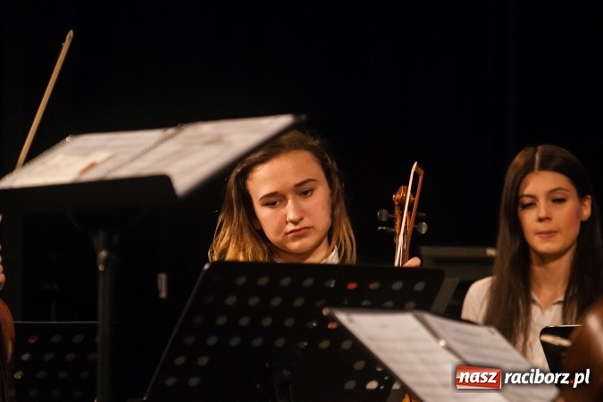 Zdjęcie w galerii na portalu naszraciborz.pl: Koncert Majowy w DK Strzecha wiadomości z regionu