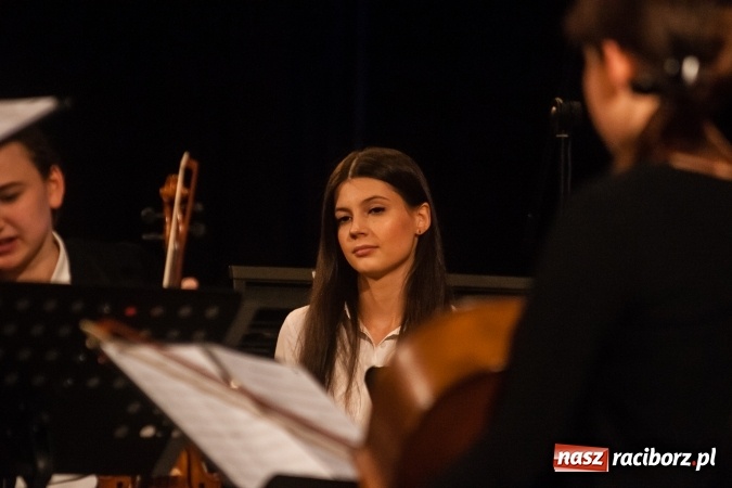 Zdjęcie w galerii na portalu naszraciborz.pl: Koncert Majowy w DK Strzecha wiadomości z regionu