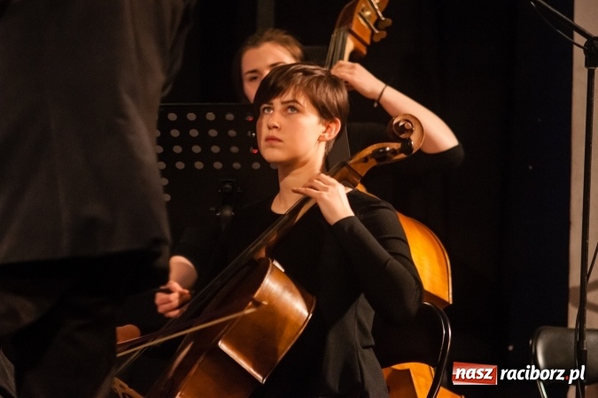 Zdjęcie w galerii na portalu naszraciborz.pl: Koncert Majowy w DK Strzecha wiadomości z regionu