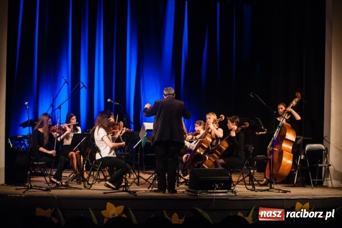 Zdjęcie w galerii na portalu naszraciborz.pl: Koncert Majowy w DK Strzecha wiadomości z regionu