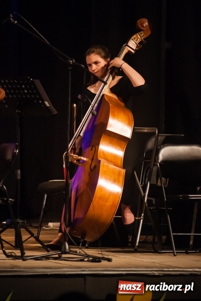 Zdjęcie w galerii na portalu naszraciborz.pl: Koncert Majowy w DK Strzecha wiadomości z regionu