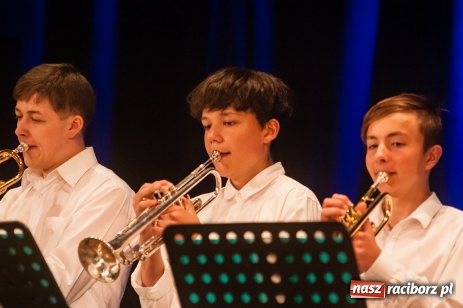 Zdjęcie w galerii na portalu naszraciborz.pl: Koncert Majowy w DK Strzecha wiadomości z regionu