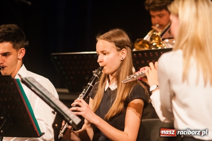 Zdjęcie w galerii na portalu naszraciborz.pl: Koncert Majowy w DK Strzecha wiadomości z regionu