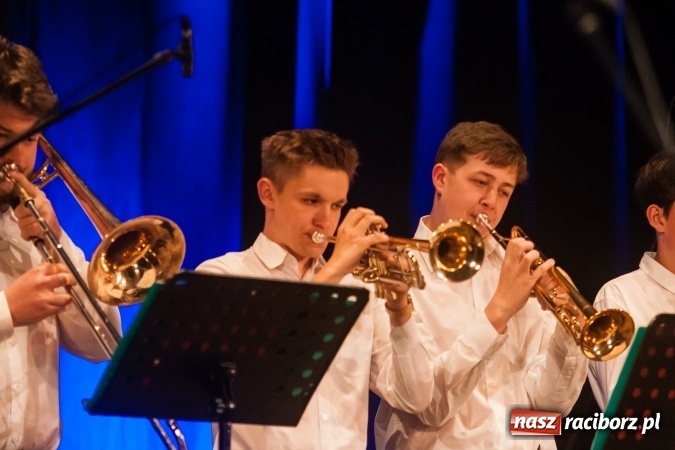 Zdjęcie w galerii na portalu naszraciborz.pl: Koncert Majowy w DK Strzecha wiadomości z regionu