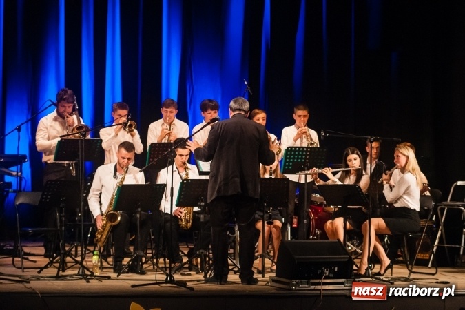 Zdjęcie w galerii na portalu naszraciborz.pl: Koncert Majowy w DK Strzecha wiadomości z regionu