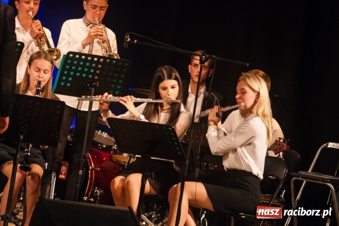 Zdjęcie w galerii na portalu naszraciborz.pl: Koncert Majowy w DK Strzecha wiadomości z regionu