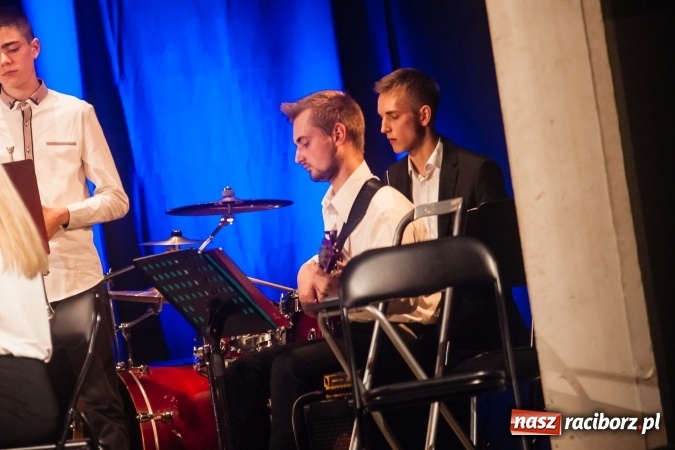 Zdjęcie w galerii na portalu naszraciborz.pl: Koncert Majowy w DK Strzecha wiadomości z regionu