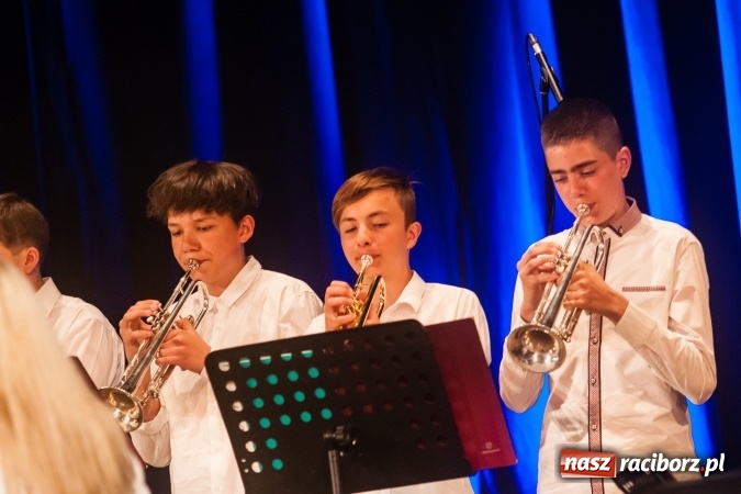 Zdjęcie w galerii na portalu naszraciborz.pl: Koncert Majowy w DK Strzecha wiadomości z regionu