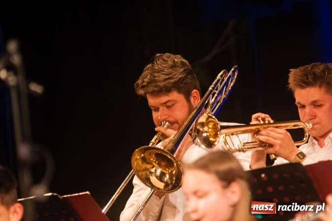 Zdjęcie w galerii na portalu naszraciborz.pl: Koncert Majowy w DK Strzecha wiadomości z regionu