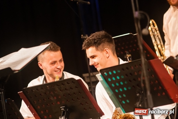 Zdjęcie w galerii na portalu naszraciborz.pl: Koncert Majowy w DK Strzecha wiadomości z regionu