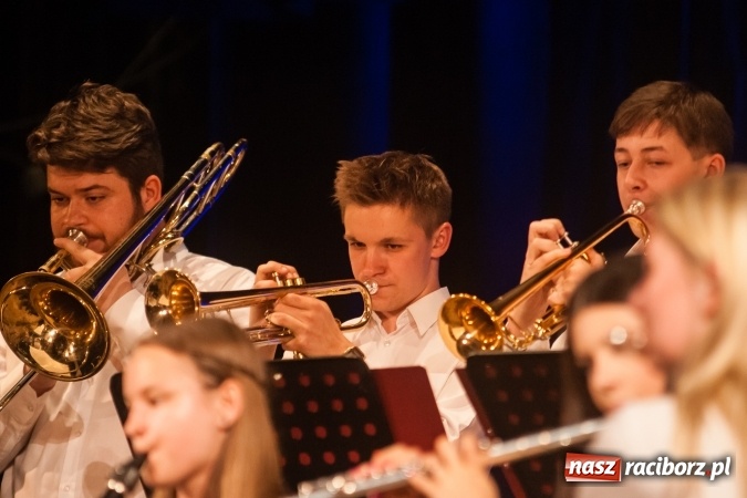 Zdjęcie w galerii na portalu naszraciborz.pl: Koncert Majowy w DK Strzecha wiadomości z regionu