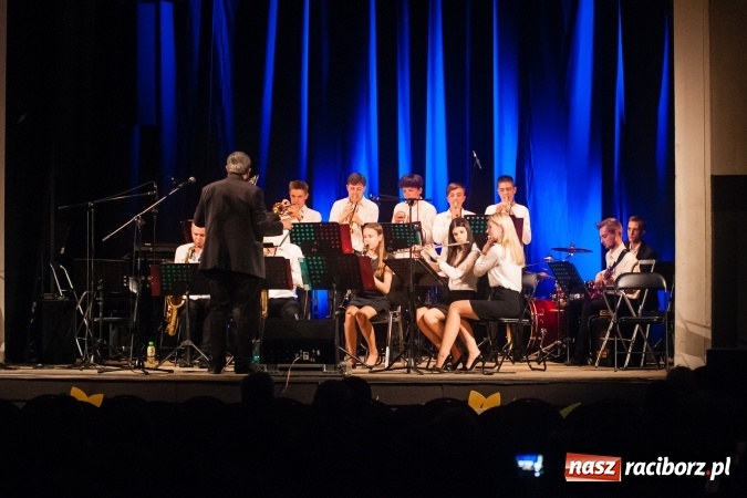 Zdjęcie w galerii na portalu naszraciborz.pl: Koncert Majowy w DK Strzecha wiadomości z regionu