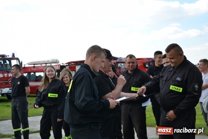 Zdjęcie w galerii na portalu naszraciborz.pl: Strażacy z Roszkowa z nowym rekordem na zawodach w Rudyszwałdzie wiadomości z regionu