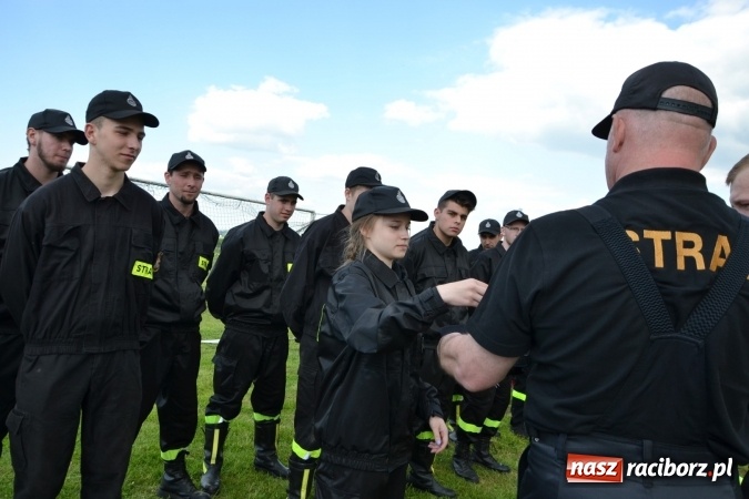Zdjęcie w galerii na portalu naszraciborz.pl: Strażacy z Roszkowa z nowym rekordem na zawodach w Rudyszwałdzie wiadomości z regionu