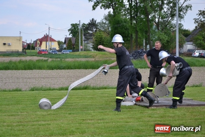 Zdjęcie w galerii na portalu naszraciborz.pl: Strażacy z Roszkowa z nowym rekordem na zawodach w Rudyszwałdzie wiadomości z regionu