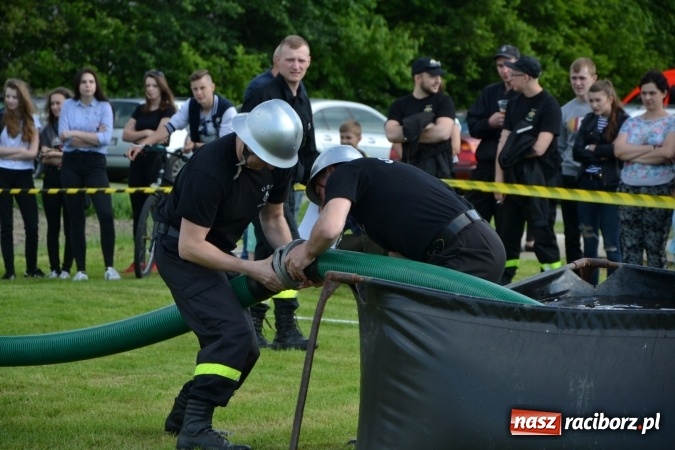 Zdjęcie w galerii na portalu naszraciborz.pl: Strażacy z Roszkowa z nowym rekordem na zawodach w Rudyszwałdzie wiadomości z regionu