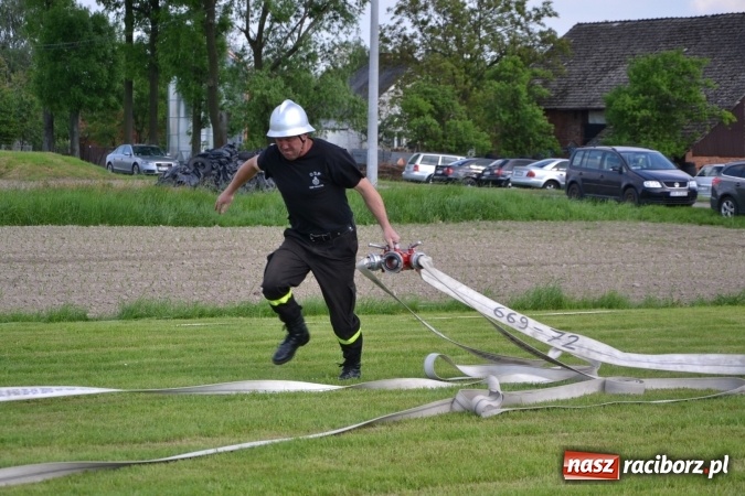Zdjęcie w galerii na portalu naszraciborz.pl: Strażacy z Roszkowa z nowym rekordem na zawodach w Rudyszwałdzie wiadomości z regionu